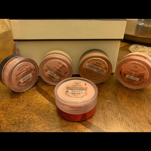 Blush/Face Powder by Bare Minerals. - Picture 5 of 5